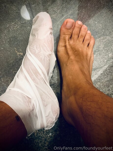 Foto di nudo di fuga di OnlyFans di Foundyourfeet