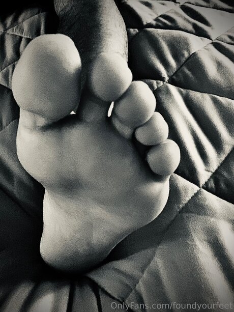 Foto di nudo di fuga di OnlyFans di Foundyourfeet