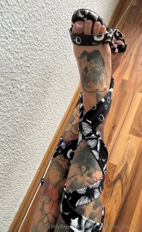 Foto di nudo di fuga di OnlyFans di Lady Sunshine Ink
