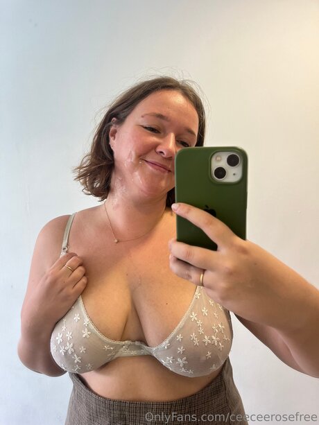 Foto di nudo di fuga di OnlyFans di Ceeceerosefree
