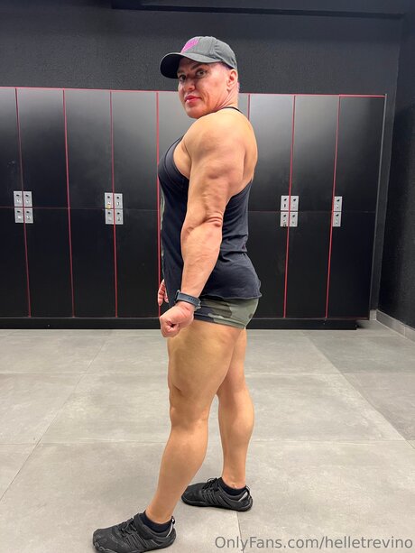 Foto di nudo di fuga di OnlyFans di Helletrevino