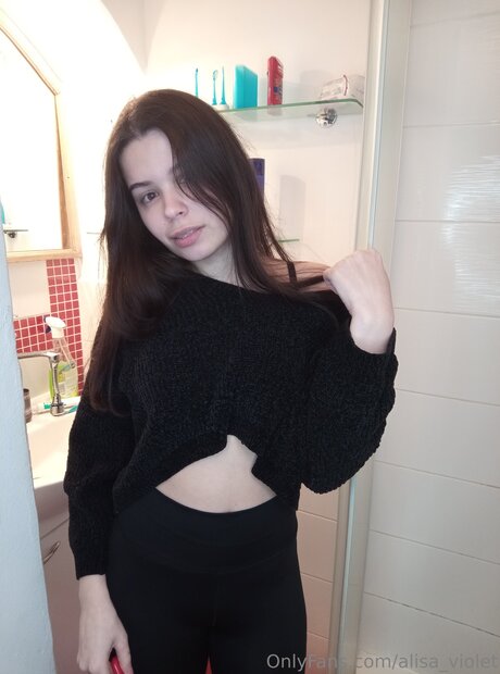 Foto di nudo di fuga di OnlyFans di Alisa Violet