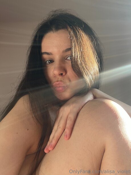 Foto di nudo di fuga di OnlyFans di Alisa Violet