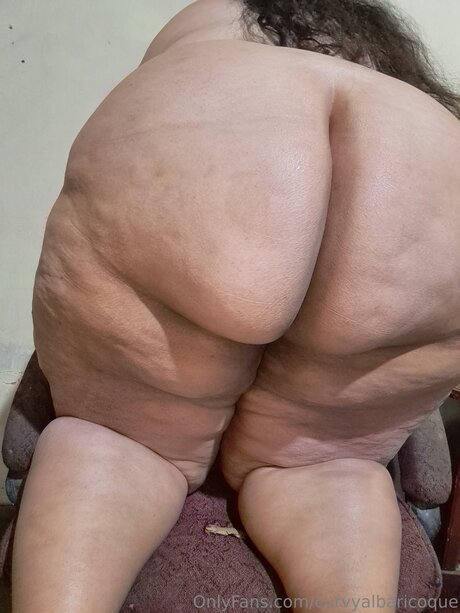 Foto di nudo di fuga di OnlyFans di Curvyalbaricoque
