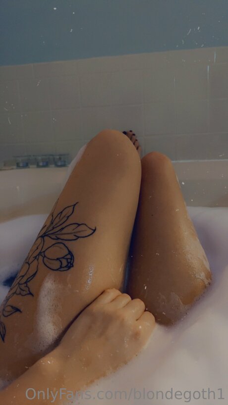 Foto di nudo di fuga di OnlyFans di Blondegoth1