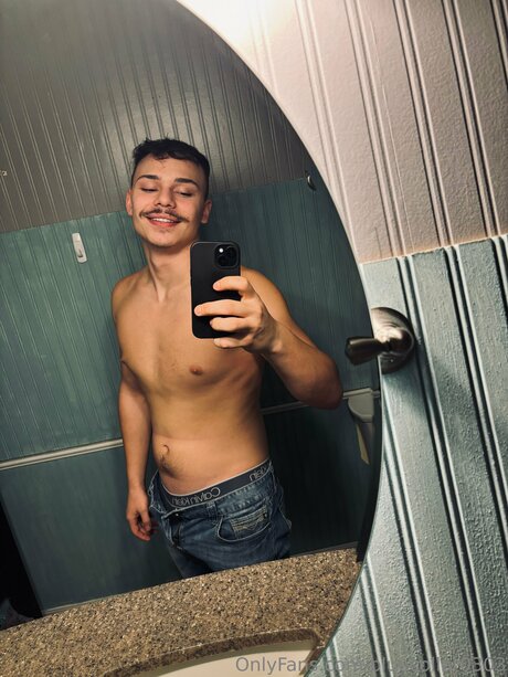 Foto di nudo di fuga di OnlyFans di Bluecollar0303