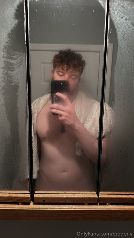 Foto di nudo di fuga di OnlyFans di Brodenv