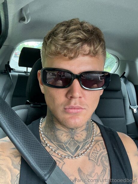 Foto di nudo di fuga di OnlyFans di Urtattooedboyf