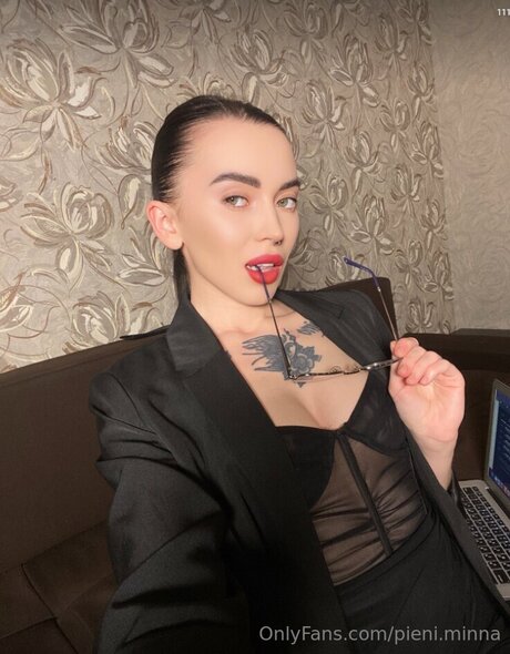 Foto di nudo di fuga di OnlyFans di Pieni Minna