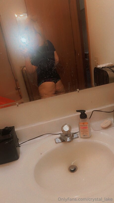 Foto di nudo di fuga di OnlyFans di Crystal Lake