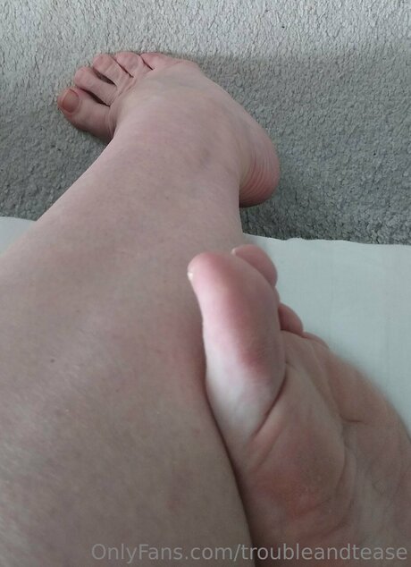 Foto di nudo di fuga di OnlyFans di Troubleandtease