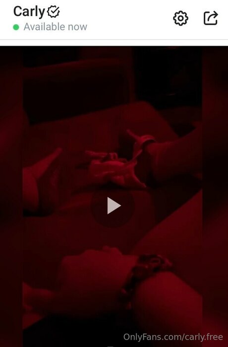 Foto di nudo di fuga di OnlyFans di Carly Free