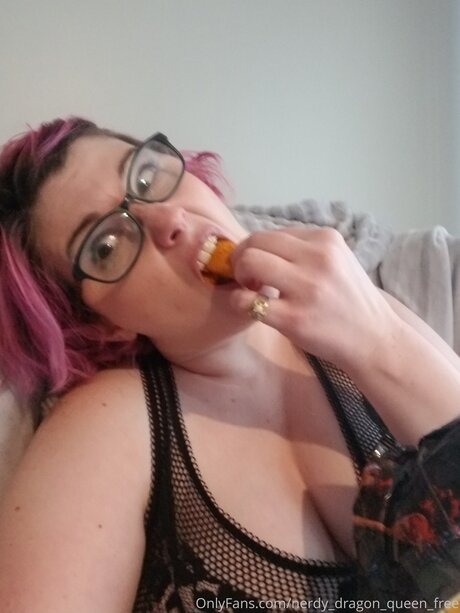 Foto di nudo di fuga di OnlyFans di Nerdy Dragon Queen Free