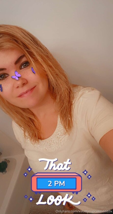 Foto di nudo di fuga di OnlyFans di Xsluttycupcakex6669x