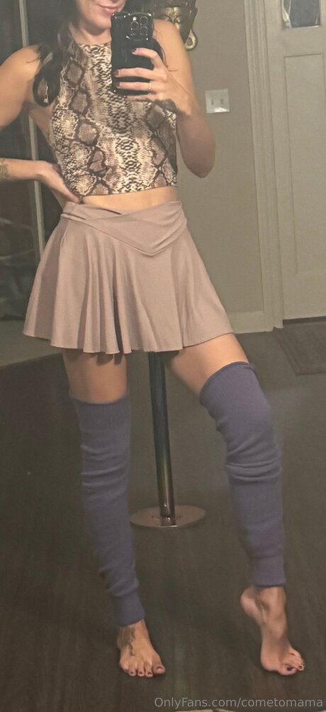Foto di nudo di fuga di OnlyFans di Cometomama
