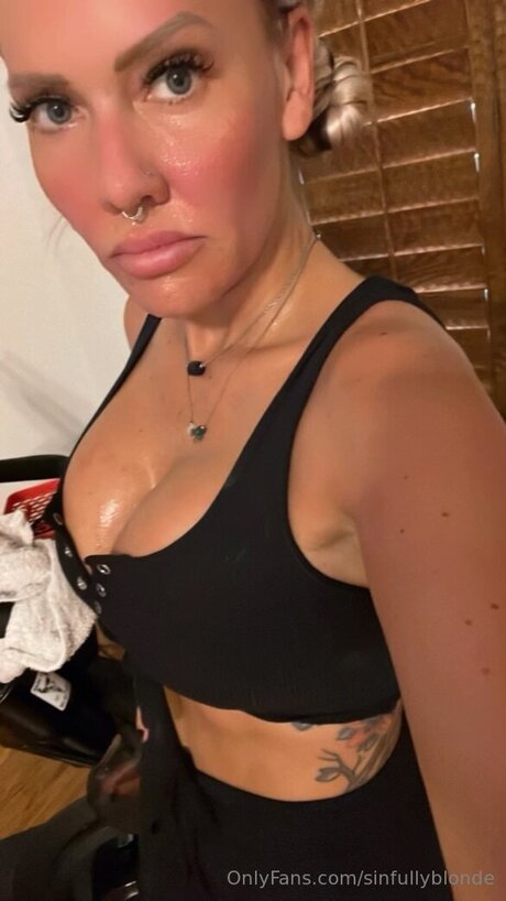 Foto di nudo di fuga di OnlyFans di Sinfullyblonde