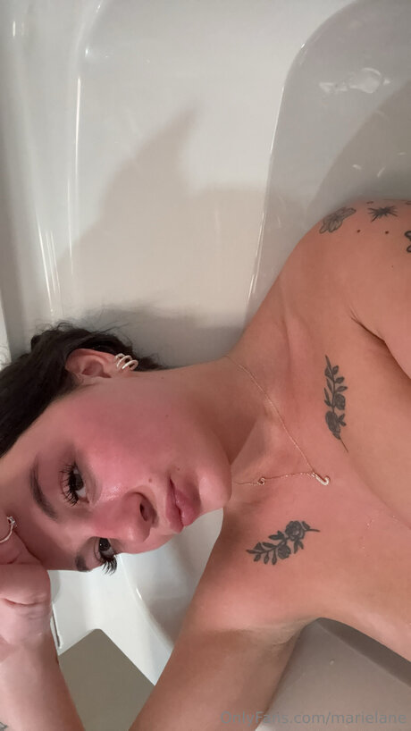 Foto di nudo di fuga di OnlyFans di Marielane