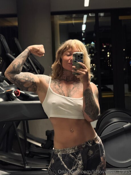 Foto di nudo di fuga di OnlyFans di Lizlovelive 1995