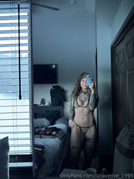 Lizlovelive 1995