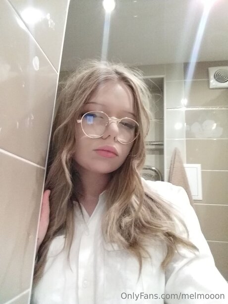 Foto di nudo di fuga di OnlyFans di Melmooon