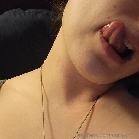 Foto di nudo di fuga di OnlyFans di Curlyknotz