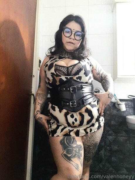 Foto di nudo di fuga di OnlyFans di Valenhoneyy