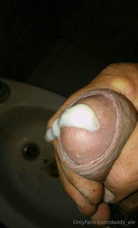 Foto di nudo di fuga di OnlyFans di Daddy Ale