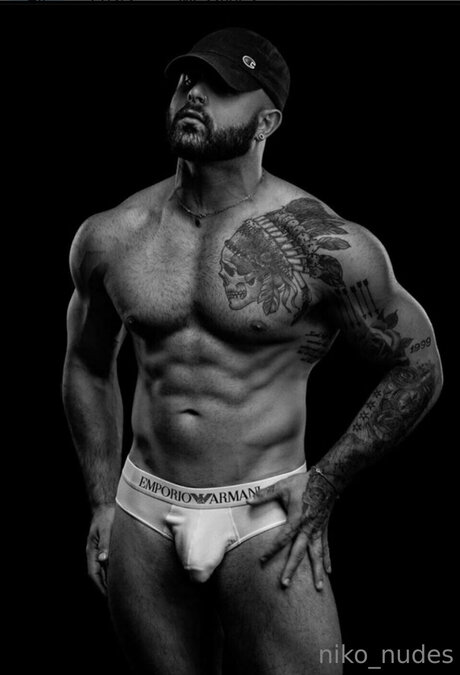 Foto di nudo di fuga di OnlyFans di Nikos Nudes