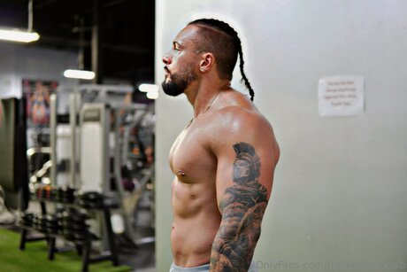 Foto di nudo di fuga di OnlyFans di Thebigitaliansub