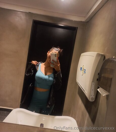 Foto di nudo di fuga di OnlyFans di Dulcecurvexxx