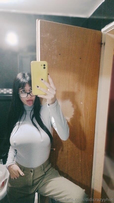 Foto di nudo di fuga di OnlyFans di Didicrazyyhot