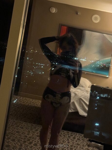 Foto di nudo di fuga di OnlyFans di Mistywtfff