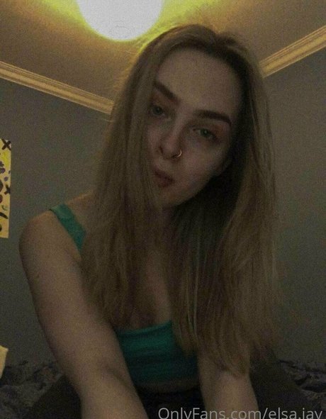 Foto di nudo di fuga di OnlyFans di Elsa Jay