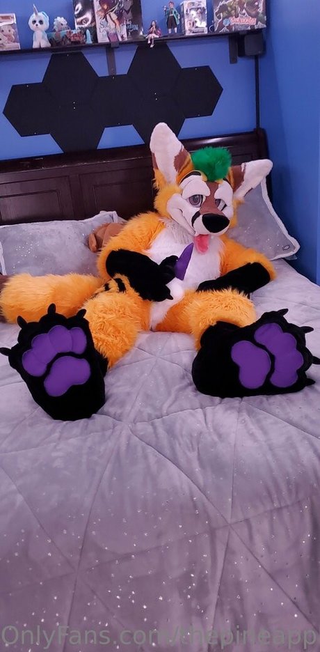 Thepineapplefox