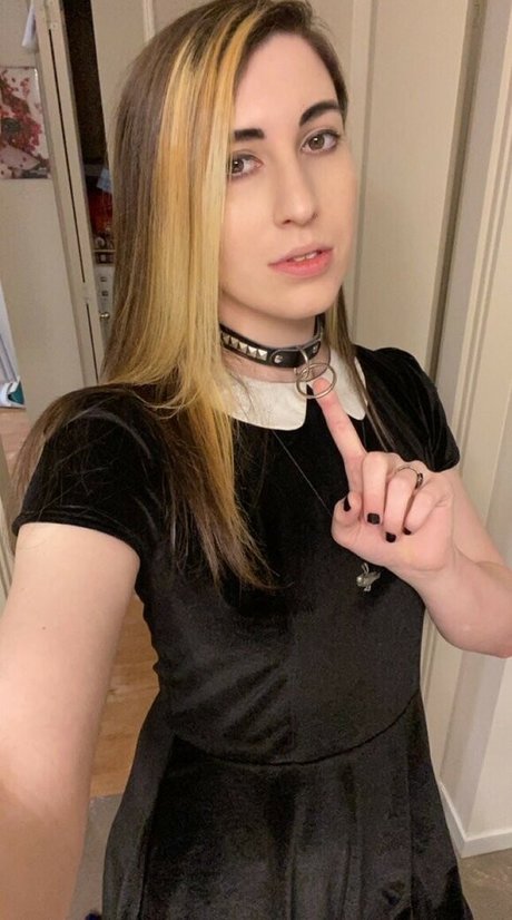 Foto di nudo di fuga di OnlyFans di Devi Dionne