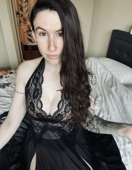 Foto di nudo di fuga di OnlyFans di Bloody