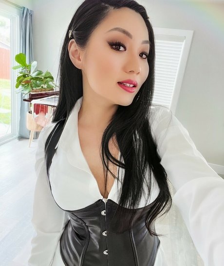 Foto di nudo di fuga di OnlyFans di Tina Guo