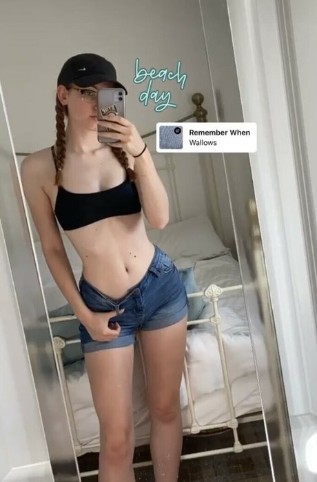 Foto di nudo di fuga di OnlyFans di Em Cavell