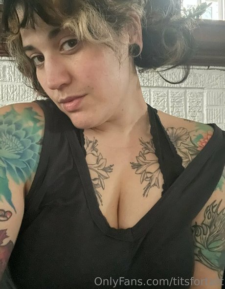 Foto di nudo di fuga di OnlyFans di Titsfortatt