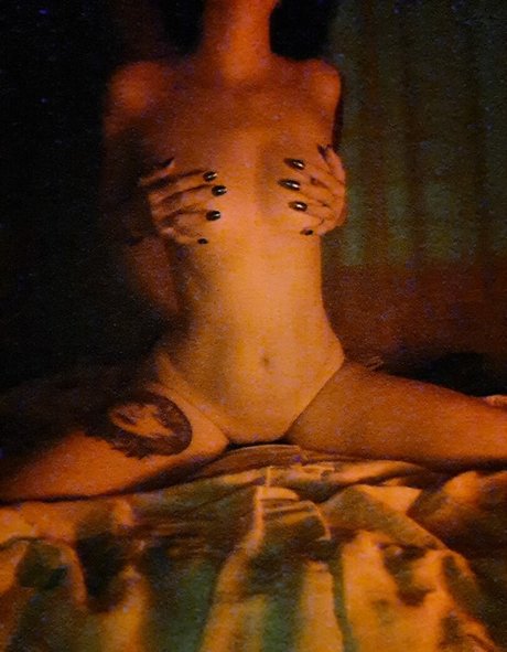 Foto di nudo di fuga di OnlyFans di Darkersidejewel