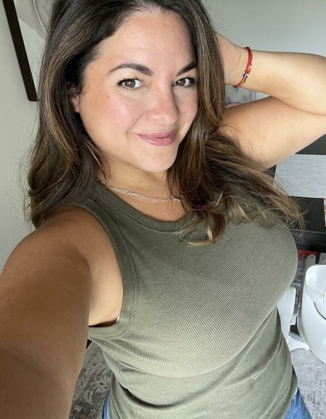 Foto di nudo di fuga di OnlyFans di Bella Paz