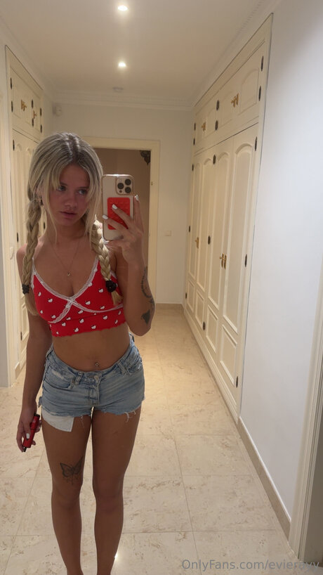 Foto di nudo di fuga di OnlyFans di Evierayy