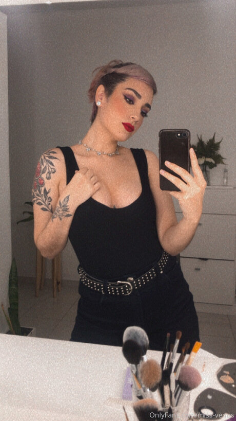 Foto di nudo di fuga di OnlyFans di Miss Venus