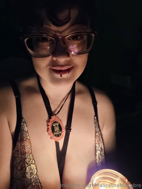 Foto di nudo di fuga di OnlyFans di Malicethemacabre