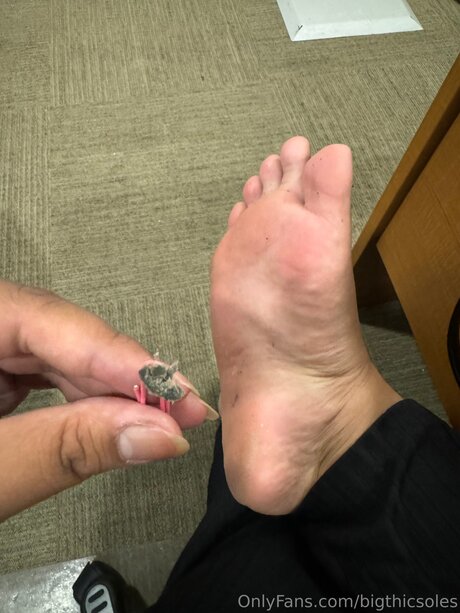 Foto di nudo di fuga di OnlyFans di Bigthicsoles