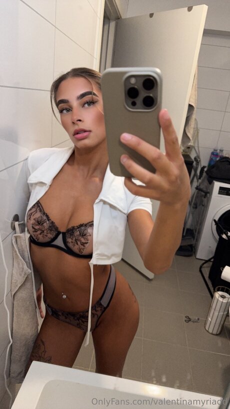 Foto di nudo di fuga di OnlyFans di Valentinamyriadd