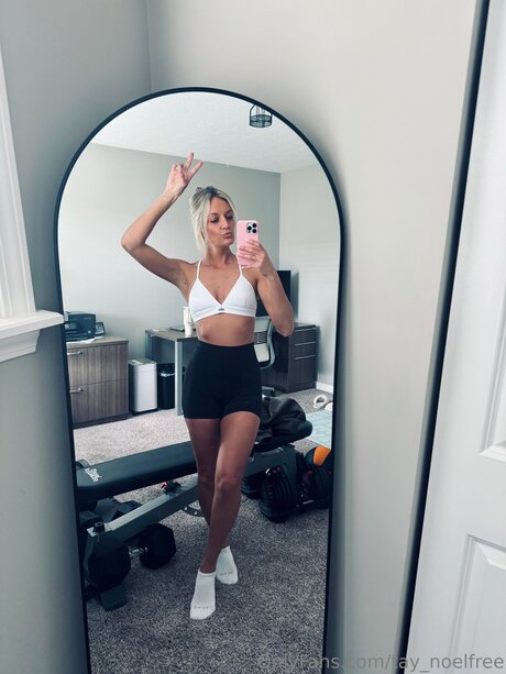 Foto di nudo di fuga di OnlyFans di Tay Noelfree