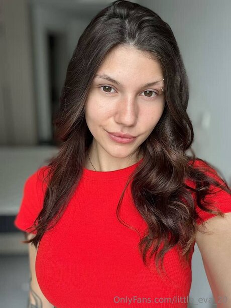 Foto di nudo di fuga di OnlyFans di Little Eva 21