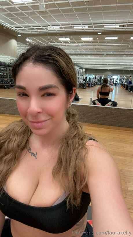 Foto di nudo di fuga di OnlyFans di Laurakelly