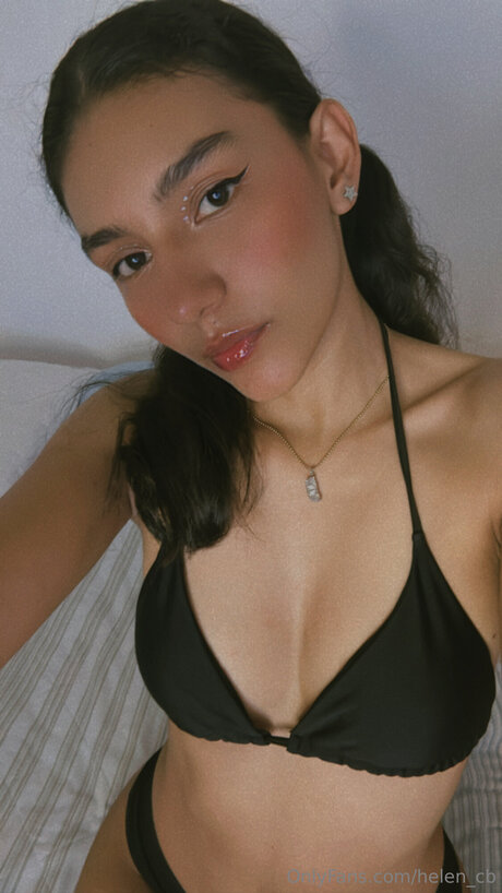 Foto di nudo di fuga di OnlyFans di Helen Cb